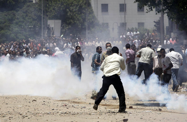 Egypt police clash with youths; over 1,000 hurt