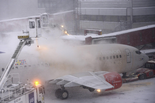 Snow storm causes traffic chaos in Stockholm