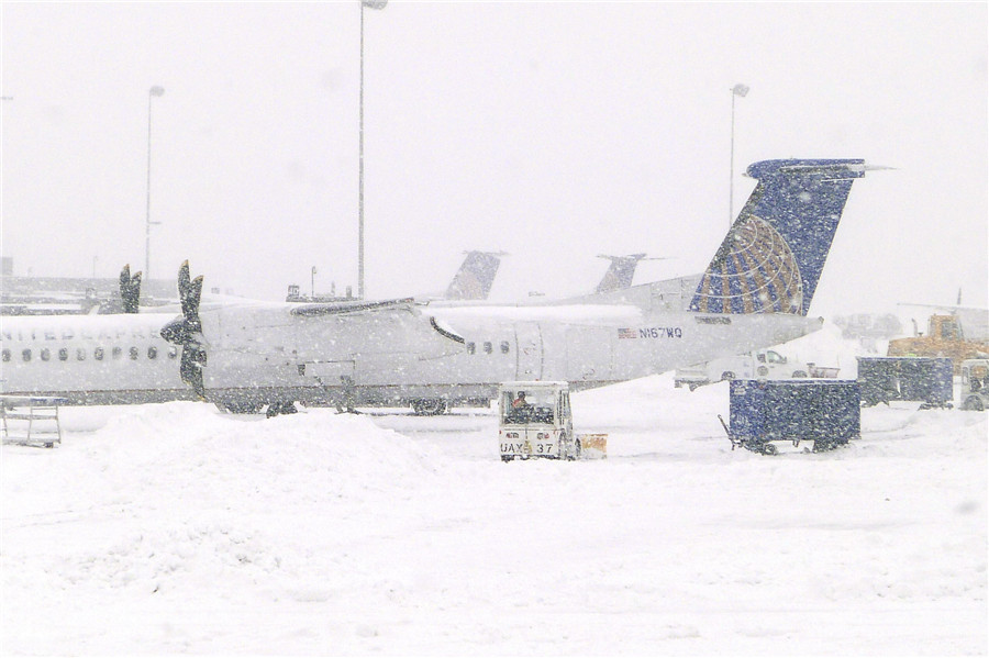 Powerful storm lashes eastern US with snow, arctic cold