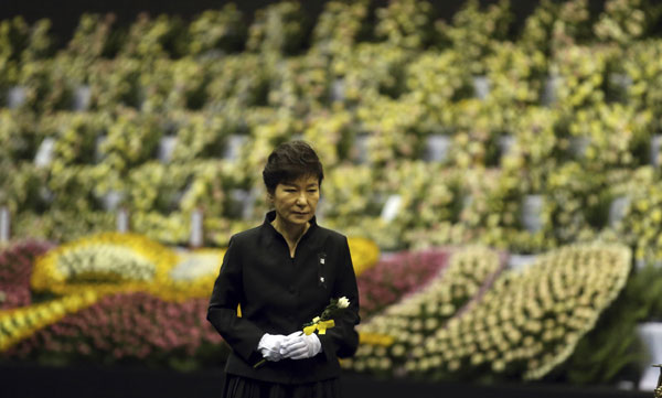 S Korean president apologizes for ferry response