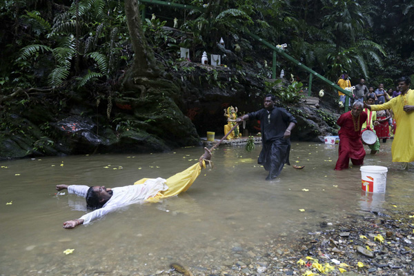 27 killed during Hindu Ganga river festival in N. India