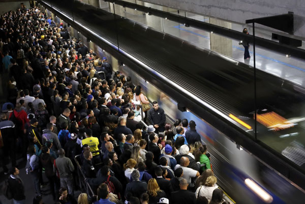 Brazil averts subway strike on eve of World Cup