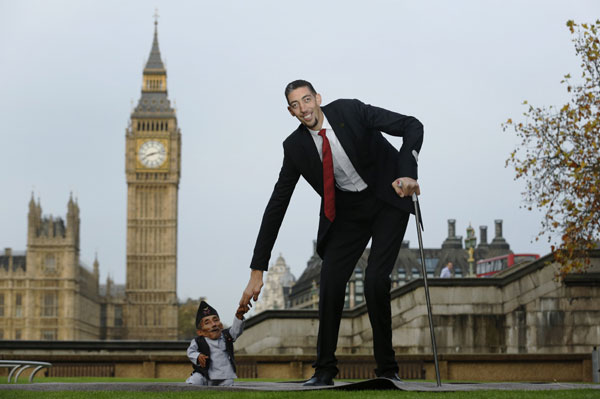 World's tallest man meets world's shortest man