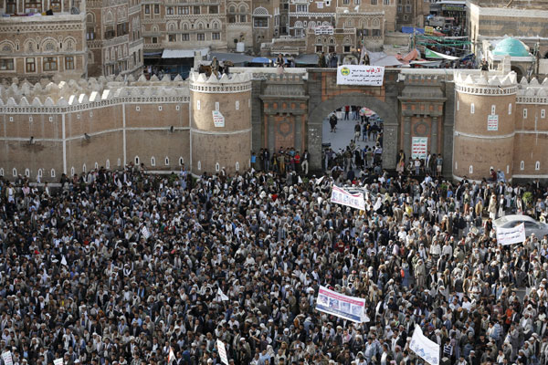 Foreign troops arrive at Aden port in southern Yemen