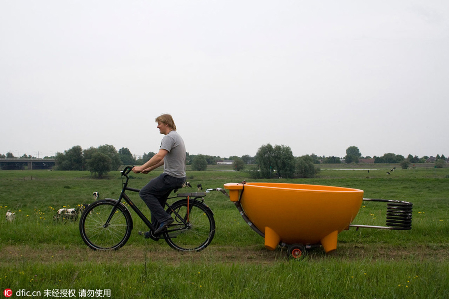 Enjoy outdoor bathing in portable hot tub