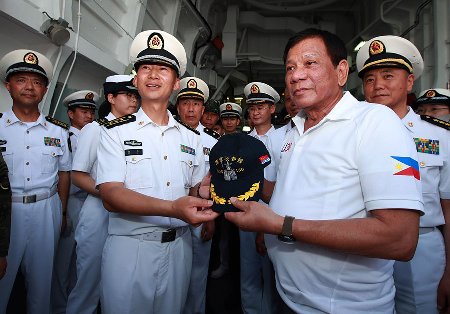 Chinese ships pay visit to Philippines