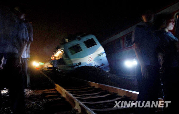 湖南郴州發(fā)生一起列車相撞事故[組圖]