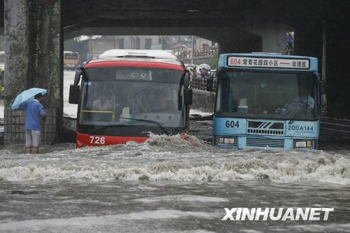 南方十省區(qū)遭遇今年入汛以來最大暴雨襲擊(組圖)