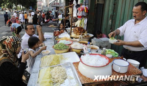 烏魯木齊交通旅游等行業(yè)恢復(fù)運(yùn)營(組圖)