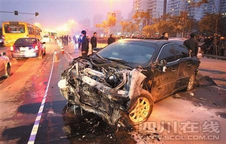 成都男子無(wú)證且醉酒駕車(chē)致4人死亡獲死刑(圖)