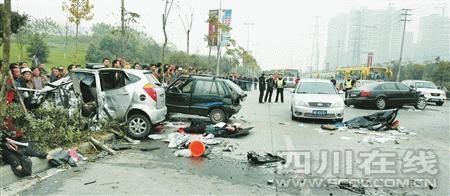 成都男子無(wú)證且醉酒駕車(chē)致4人死亡獲死刑(圖)